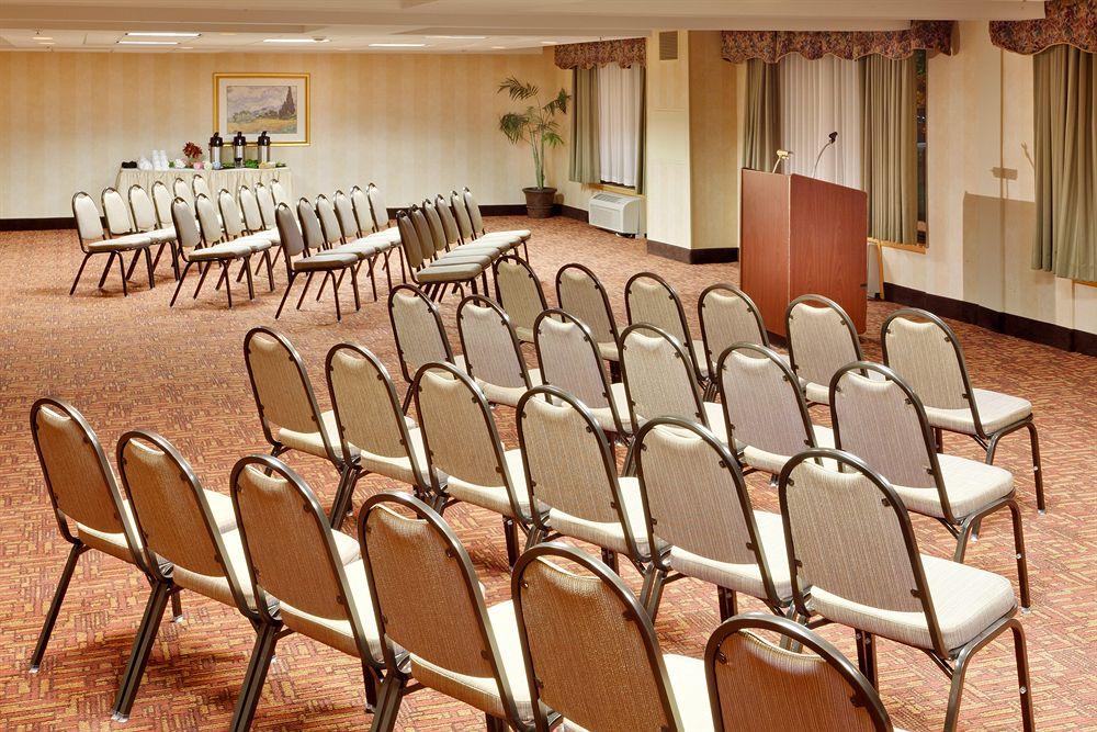 Fairfield Inn & Suites Springfield Енфілд Екстер'єр фото