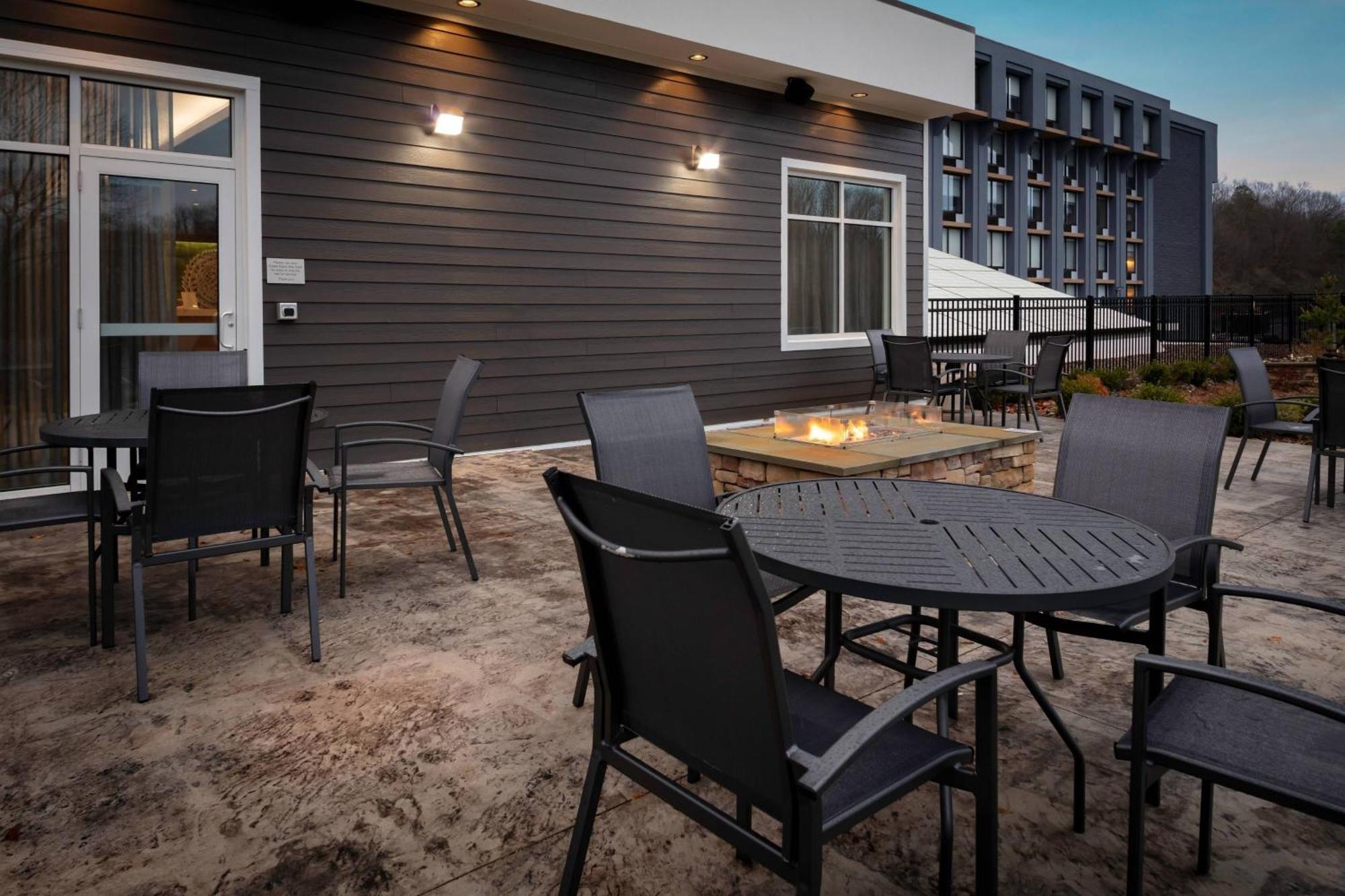 Fairfield Inn & Suites Springfield Енфілд Екстер'єр фото